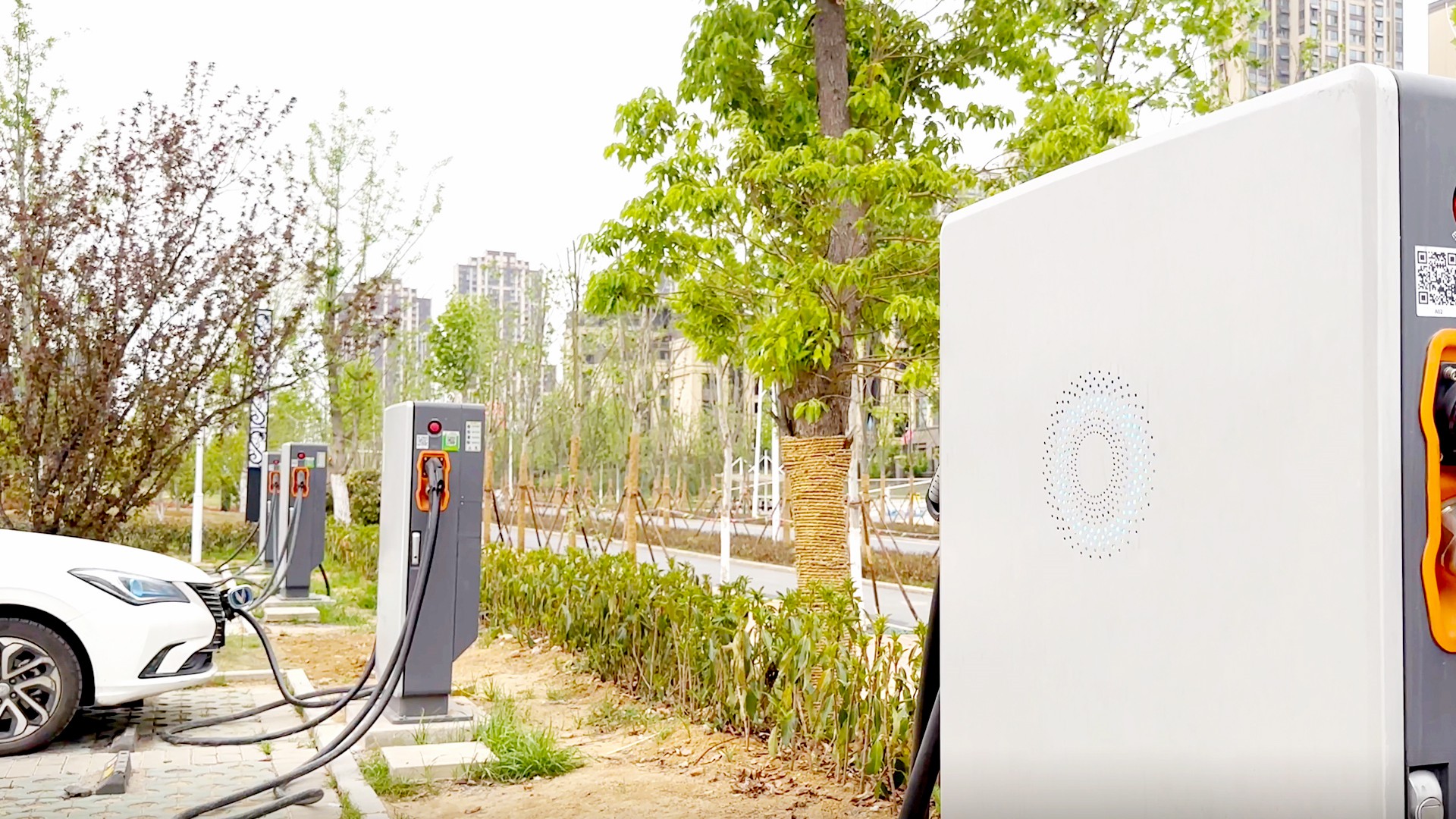 �Ϸ��з������һ�̶��԰ͣ�������վ